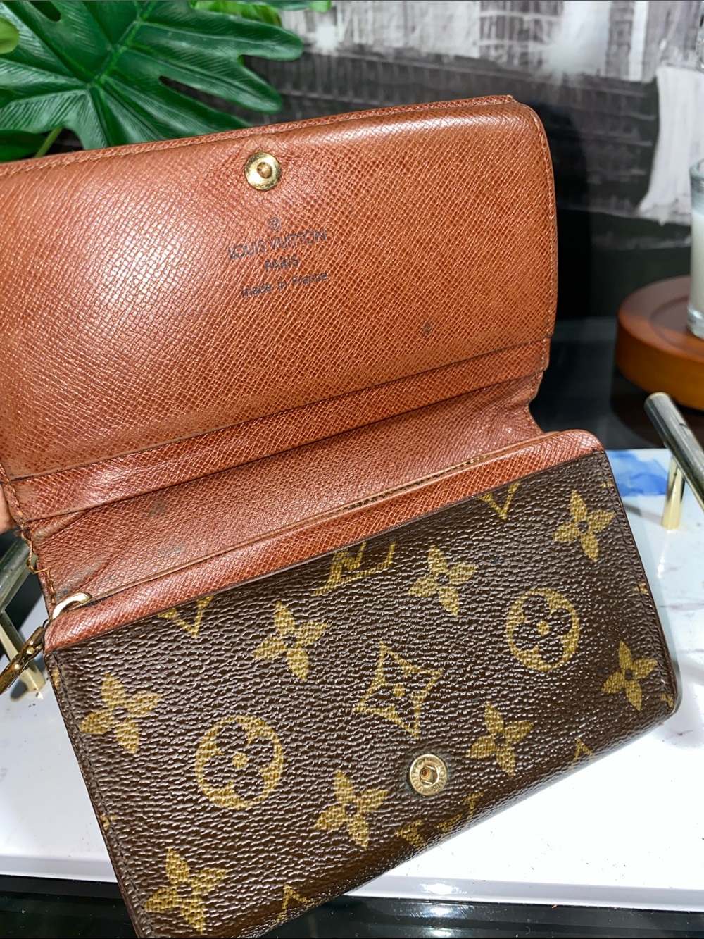 Authentic Louis Vuitton Vintage Monogram Bifold Zippy Wallet - Picture 8 of 17